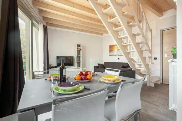 Appartamento Grande Terrazza Vista Lago Parzanica Exterior foto