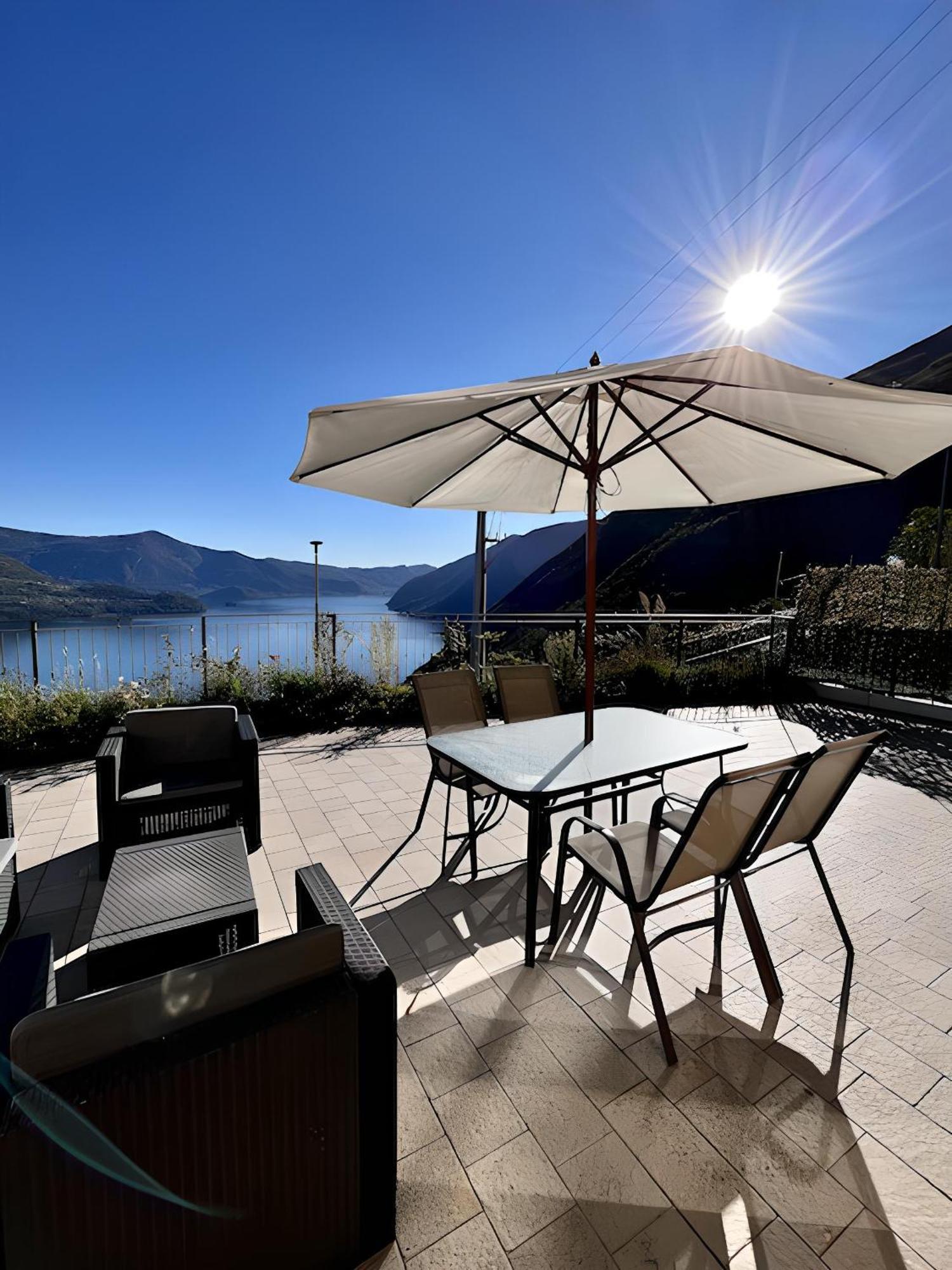 Appartamento Grande Terrazza Vista Lago Parzanica Exterior foto